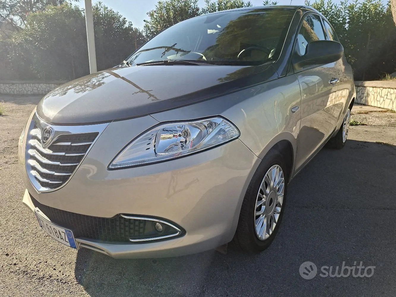 Lancia Ypsilon 2014 photo 2