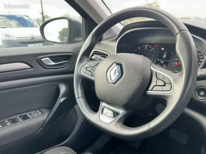Renault Megane 2022 photo 2