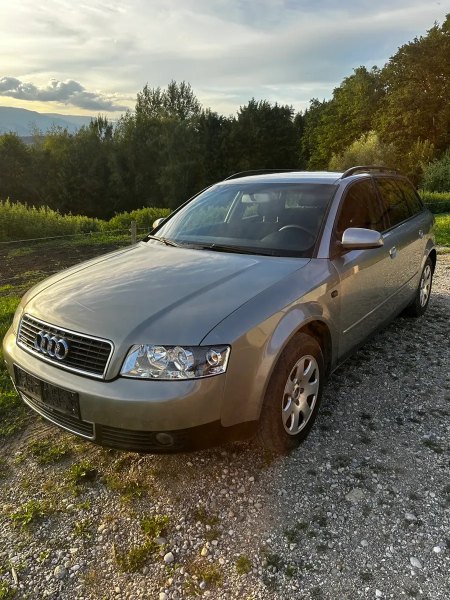 Audi A4 2004 photo 2