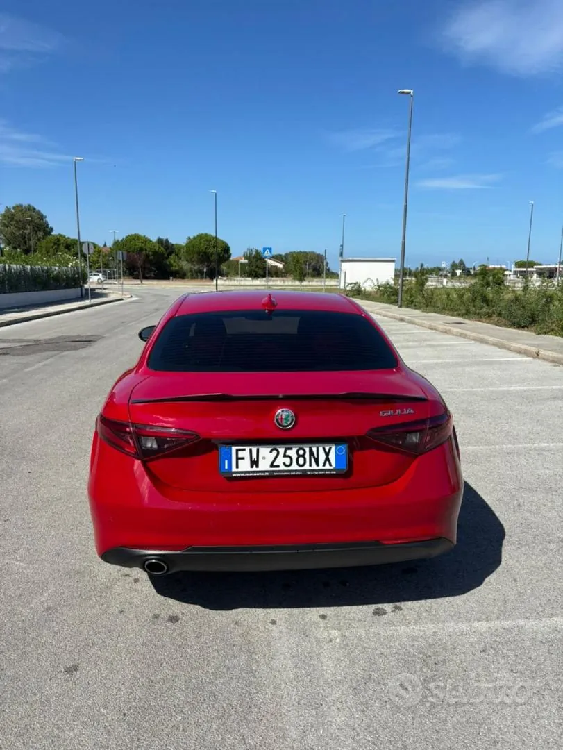 Alfa Romeo Giulia 2019 photo 2