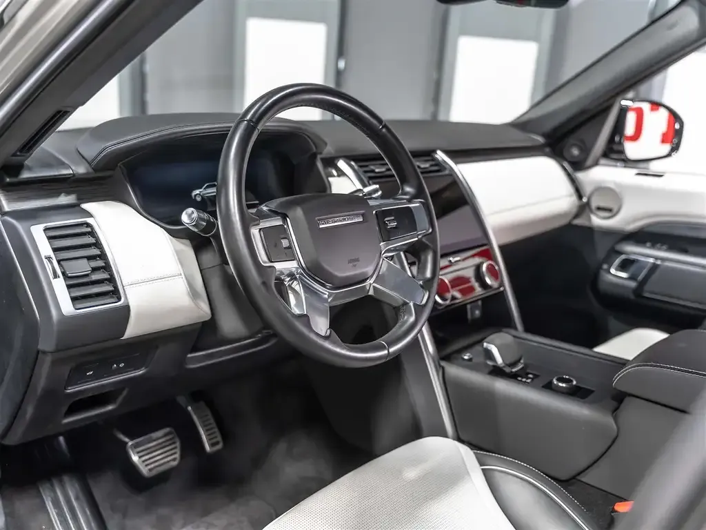 Land Rover Discovery 2022 photo 5
