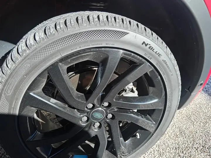 Land Rover Discovery Sport 2018 photo 4