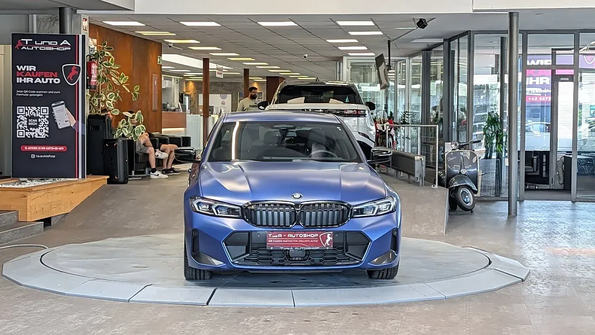 BMW 3 Series 2024 photo 2