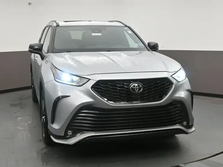Toyota Highlander 2022 photo 2