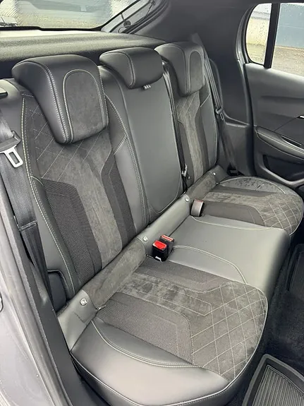Peugeot 208 2022 photo 3
