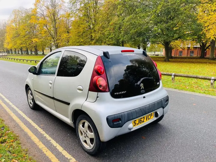 Peugeot 107 2012 photo 4