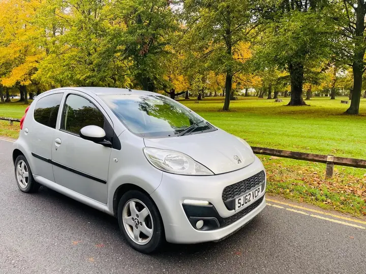 Peugeot 107 2012 photo 2
