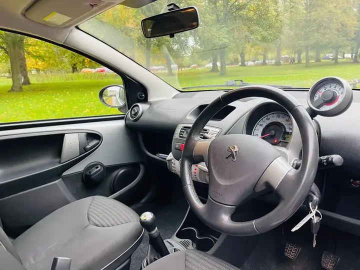 Peugeot 107 2012 photo 5