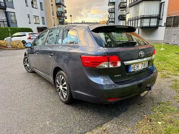 Toyota Avensis 2012 photo 4