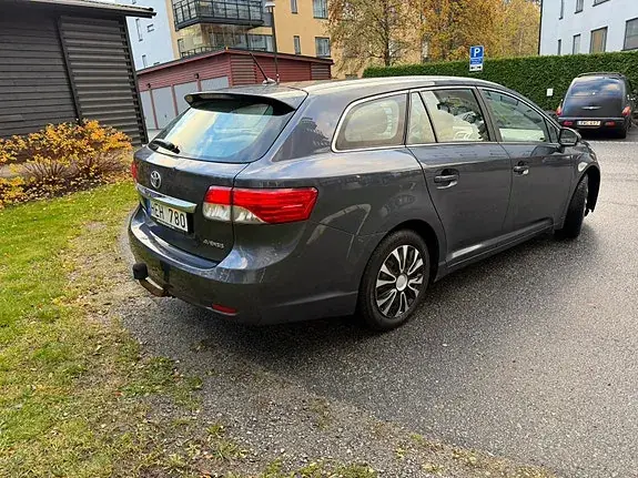 Toyota Avensis 2012 photo 3
