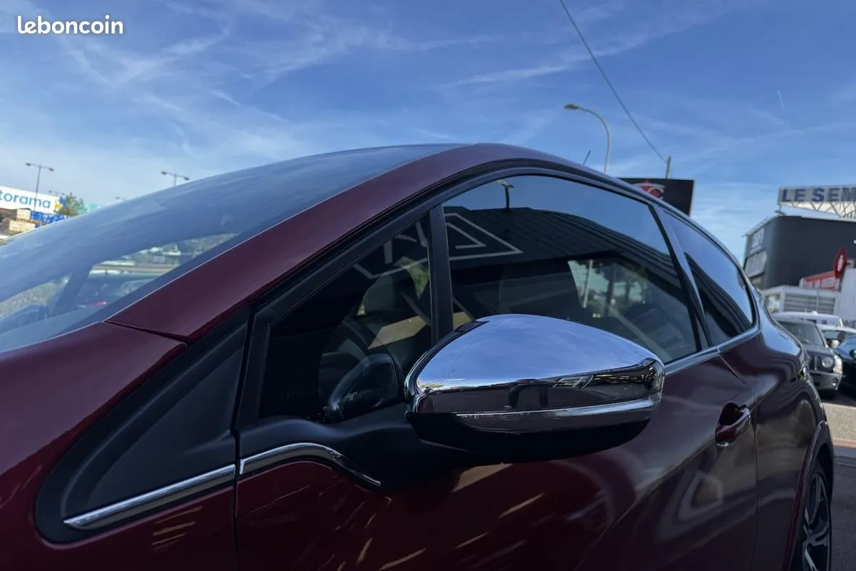 Peugeot 208 2017 photo 5