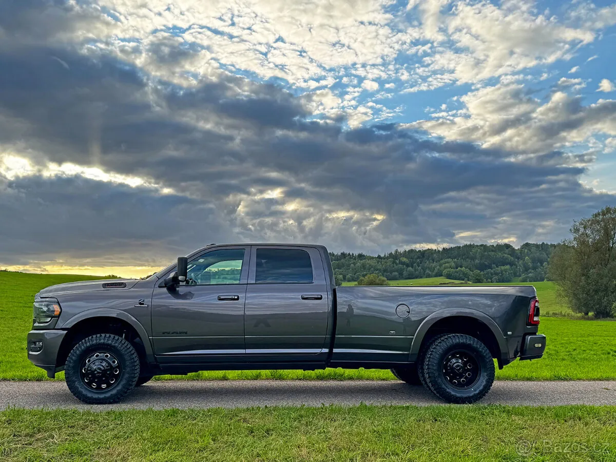 Dodge Ram 3500 2021 photo 2