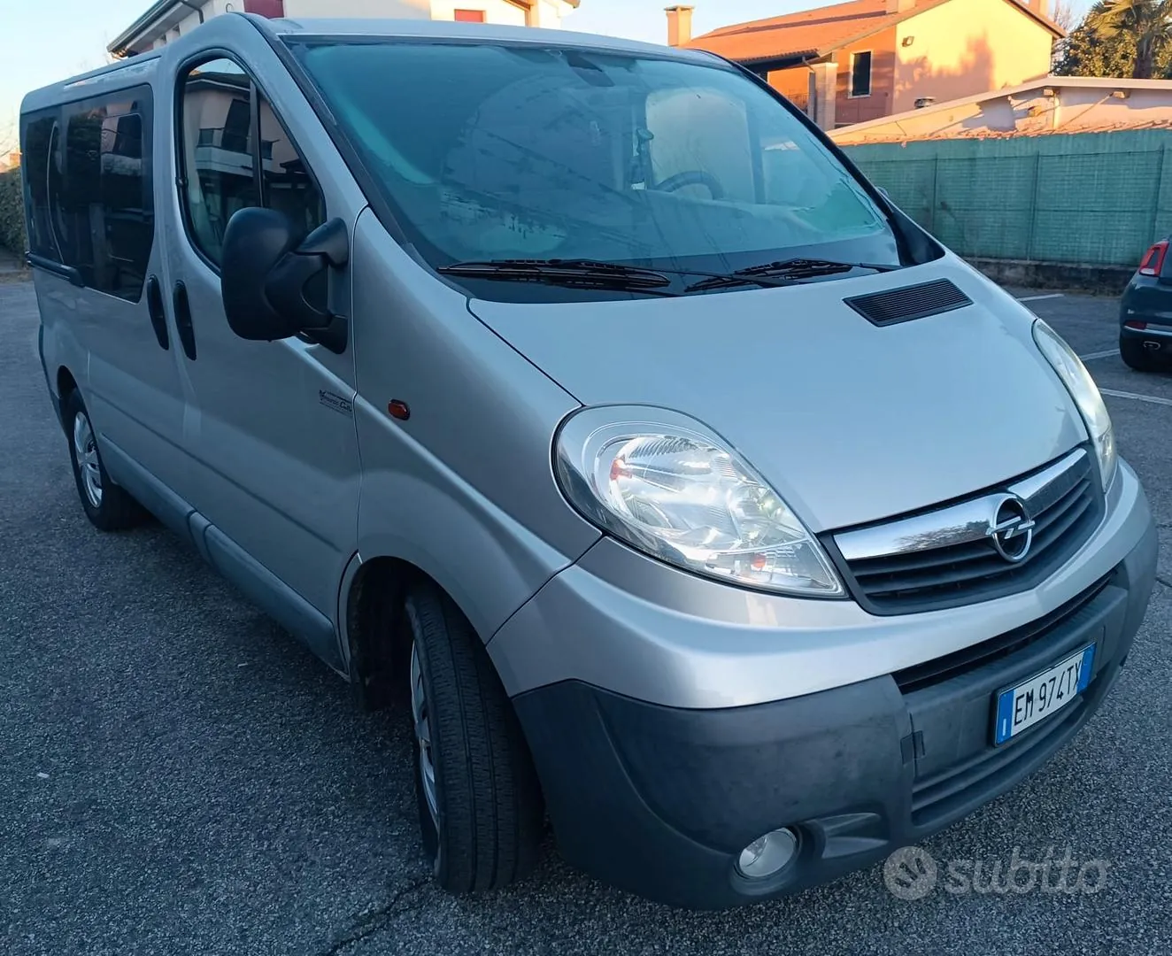 Opel Vivaro 2012 photo 2
