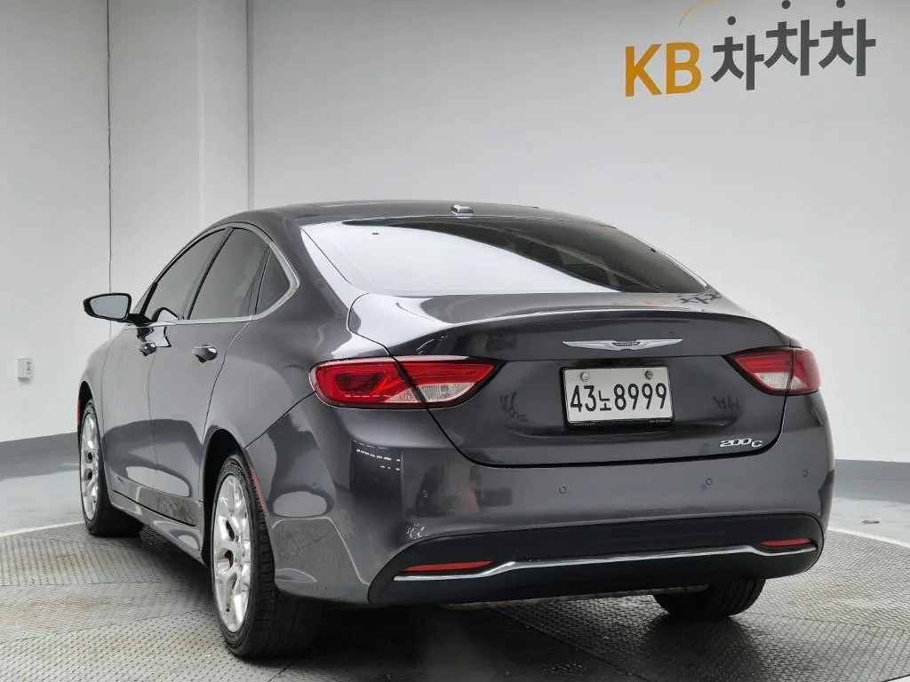Chrysler 200 2015 photo 2