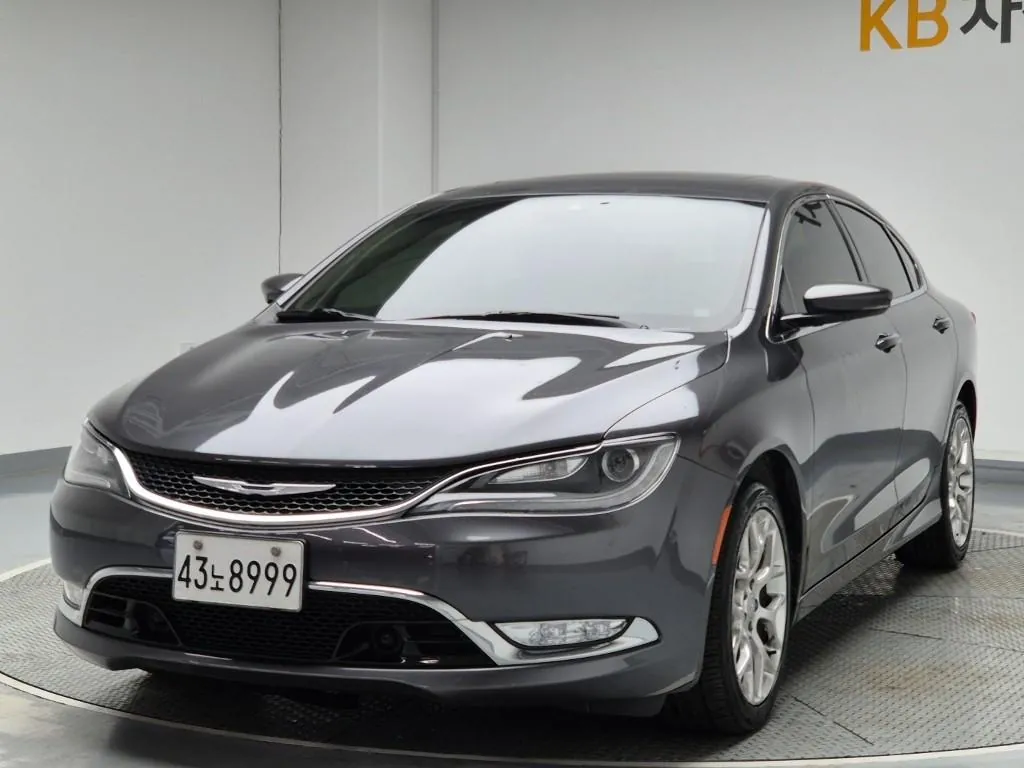 Chrysler 200