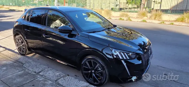 Peugeot 208 2023 photo 3