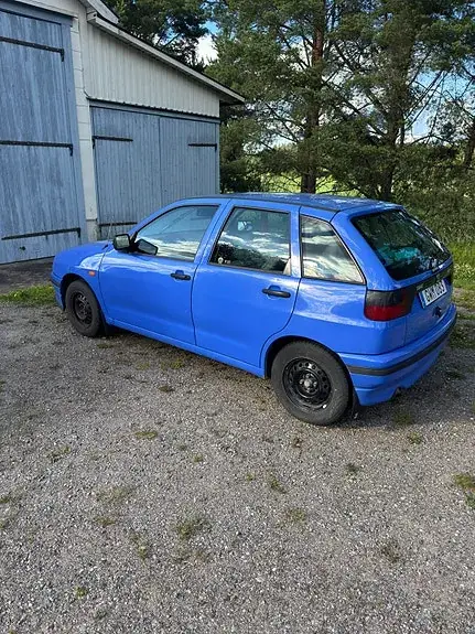 Seat Ibiza 1996 photo 2