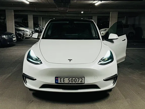 Tesla Model Y 2022 photo 2