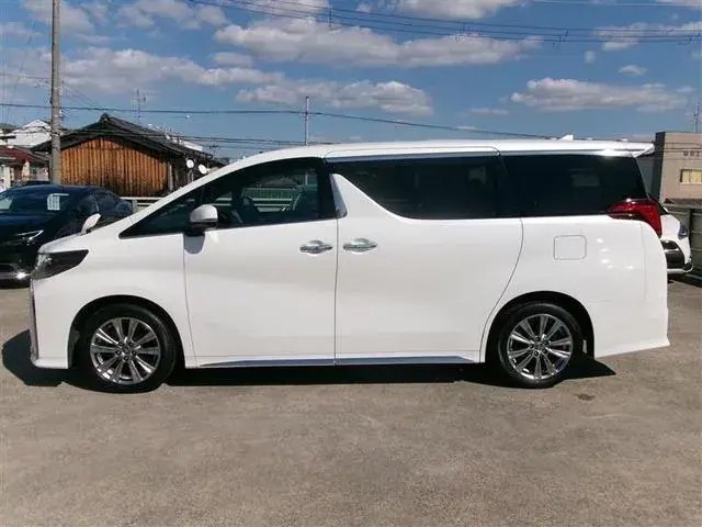Toyota Alphard 2022 photo 2