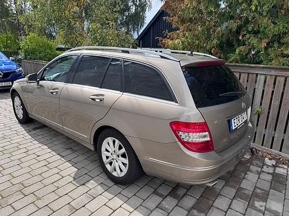 Mercedes-Benz C220 2011 photo 2