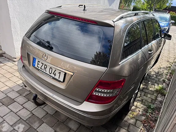 Mercedes-Benz C220 2011 photo 3