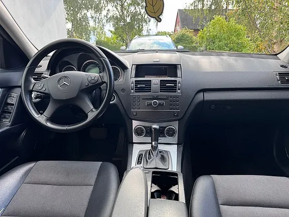 Mercedes-Benz C220 2011 photo 5