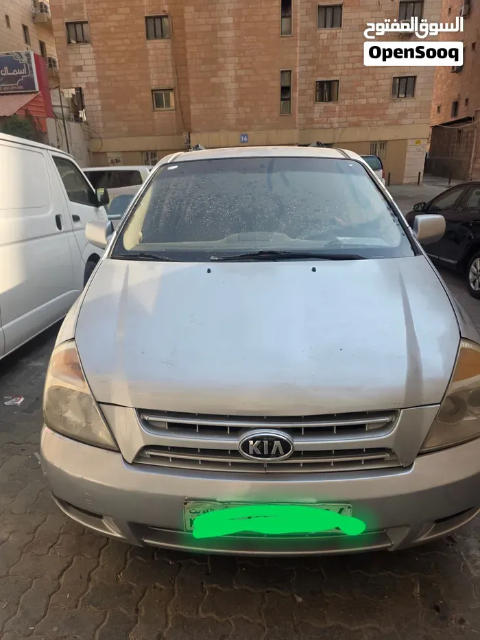 Kia Carnival 2010 photo 2