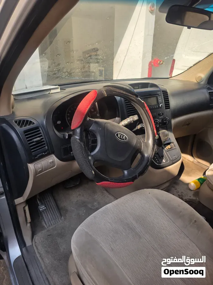 Kia Carnival 2010 photo 4