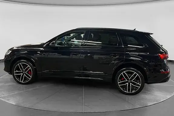 Audi Q7 2021 photo 2