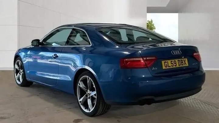 Audi A5 2009 photo 2