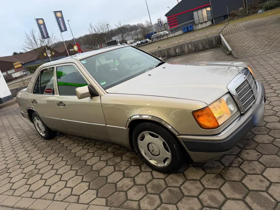Mercedes-Benz W124