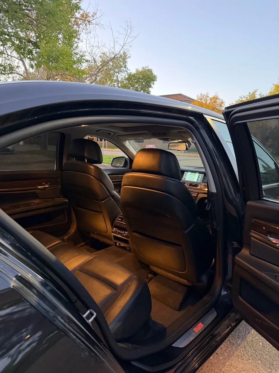 BMW 7 Series 2011 photo 3