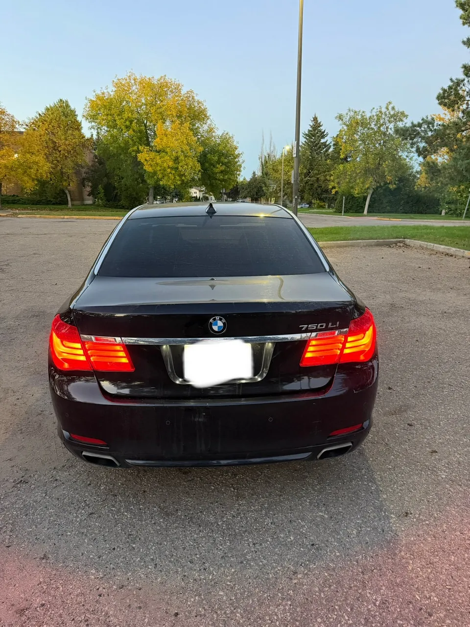BMW 7 Series 2011 photo 2
