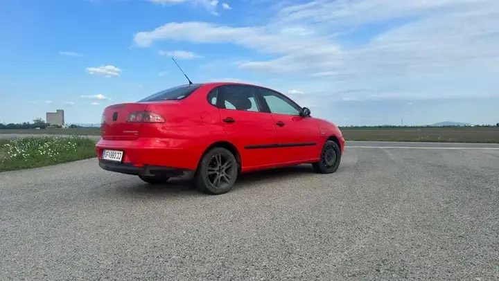 Seat Cordoba 2004 photo 2