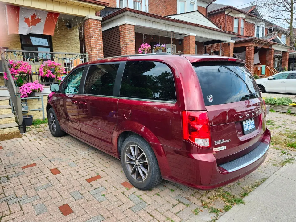 Dodge Grand Caravan 2017 photo 2