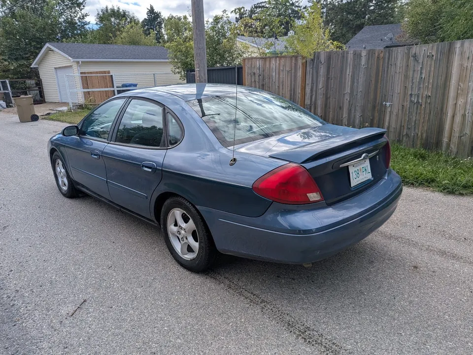 Ford Taurus 2002 photo 3