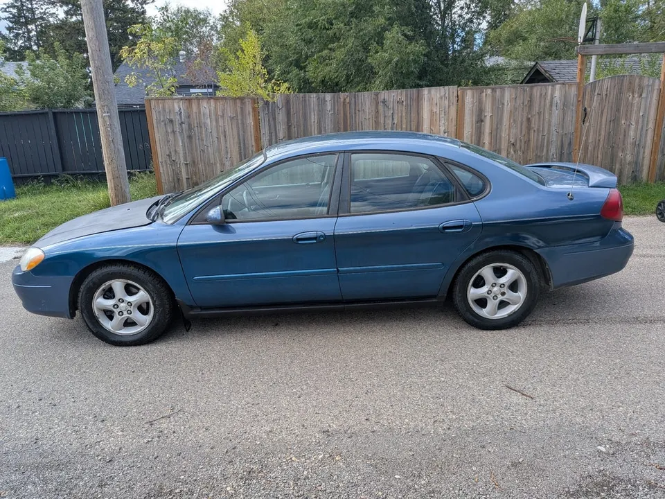 Ford Taurus 2002 photo 2