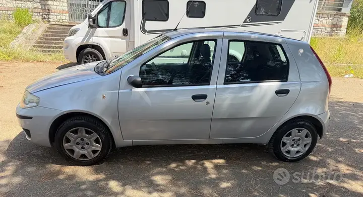 Fiat Punto 2009 photo 2