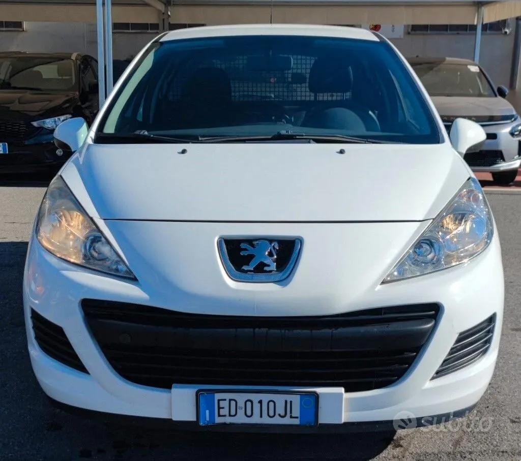 Peugeot 207 2010 photo 2