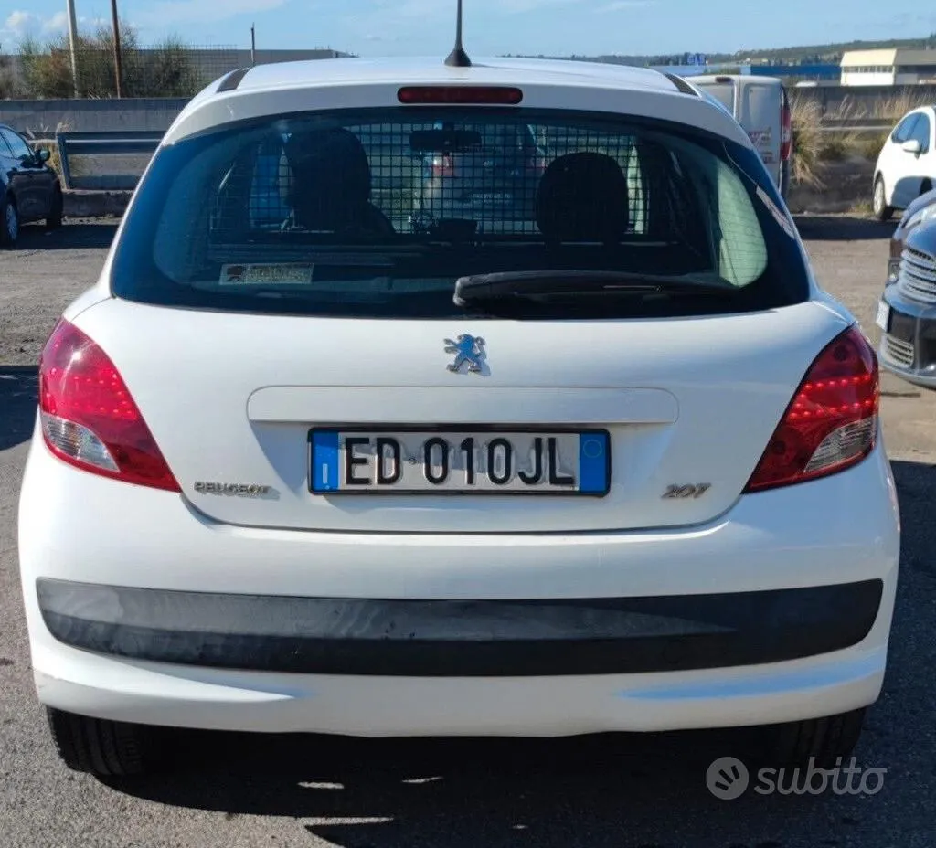 Peugeot 207 2010 photo 3