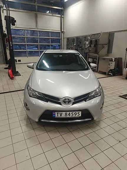 Toyota Auris 2013 photo 2