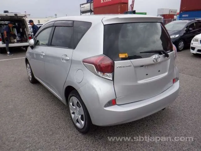 Toyota Ractis 2014 photo 3