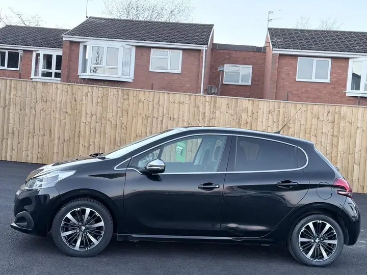 Peugeot 208 2018 photo 5