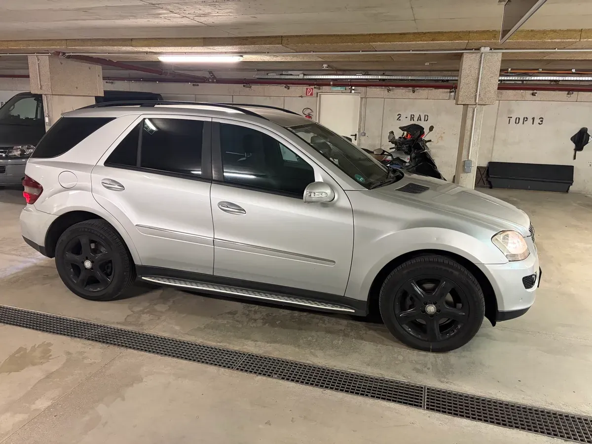 Mercedes-Benz M-Class 2006 photo 2