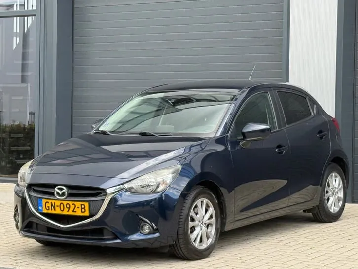 Mazda 2 2015 photo 3
