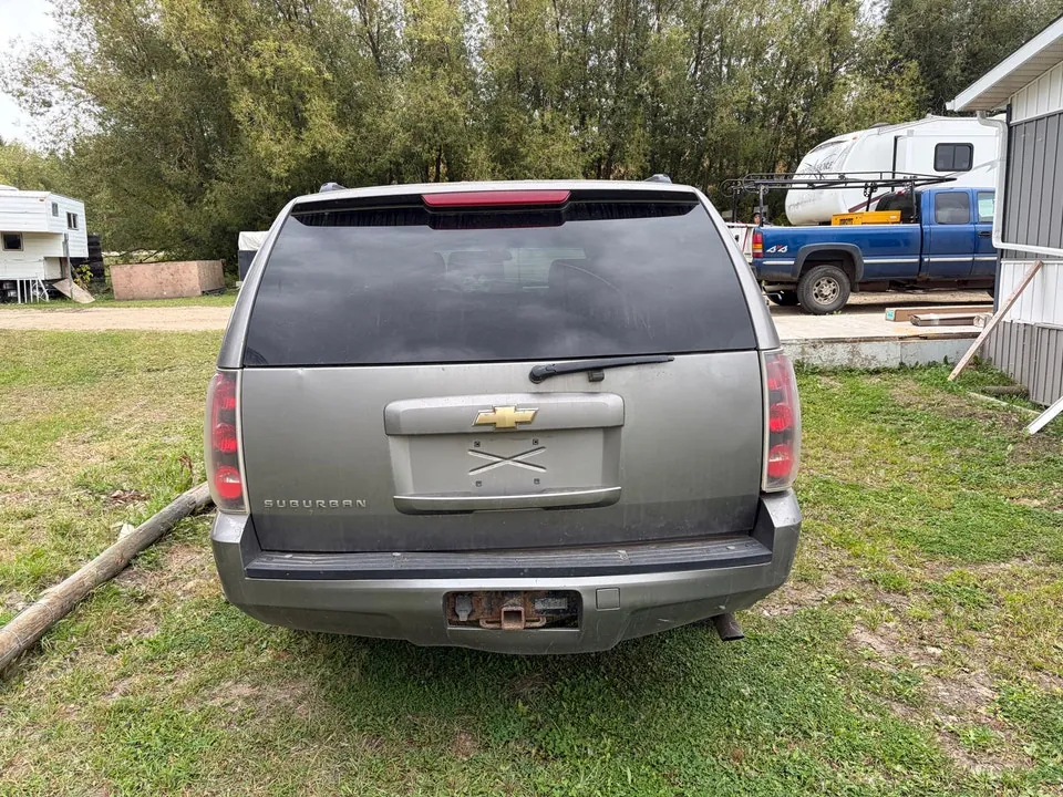 Chevrolet Suburban 2008 photo 4