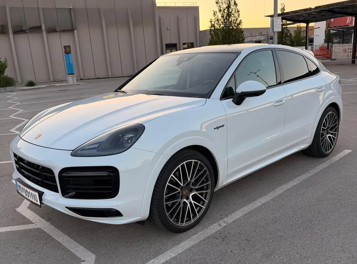 Porsche Cayenne 2023 photo 2
