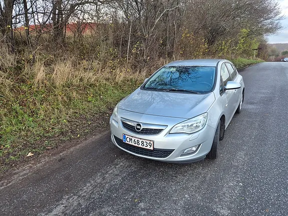Opel Astra 2010 photo 3