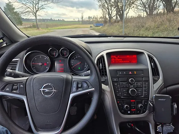 Opel Astra 2010 photo 5