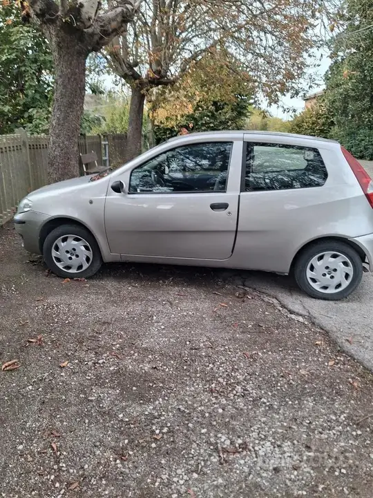 Fiat Punto 2004 photo 2